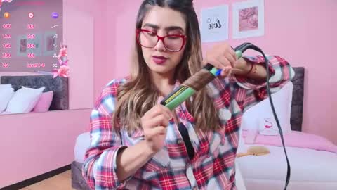 Snapshot of maddie_beauty chatting on 27, 11, 2025 Maddie online show from 27, 11, 2025