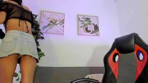 Maddie Ray online show from 27, 5, 2026