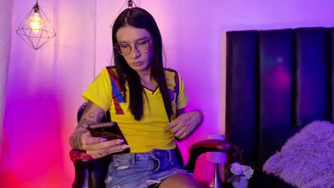 Maddie Ray online show from 28, 6, 2026
