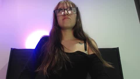 Snapshot of maddy_14 chatting on 4, 12, 2025 Maddy UwU online show from 4, 12, 2025