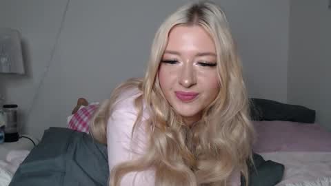 Snapshot of maddysumersxx chatting on 2, 3, 2026 maddyyy call me yours tho online show from 2, 3, 2026