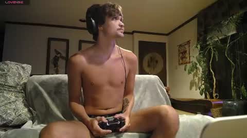 Snapshot of madefromstarrdust chatting on 2, 7, 2026 Connor Starr online show from 2, 7, 2026