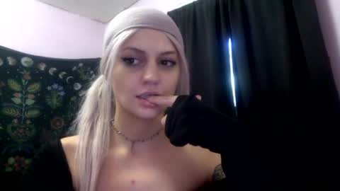 Snapshot of madelinevalentine chatting on 4, 10, 2025 madeline online show from 4, 10, 2025