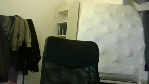 madio1187940 online show from 25, 9, 2025