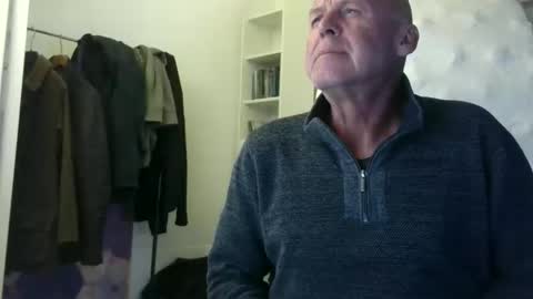 madio1187940 online show from 15, 10, 2025