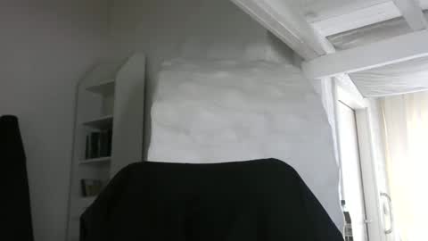 madio1187940 online show from 28, 10, 2025