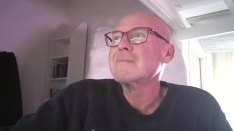 madio1187940 online show from 24, 11, 2025