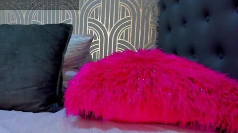 Snapshot of madison_milan chatting on 20, 12, 2024 online show from 20, 12, 2024