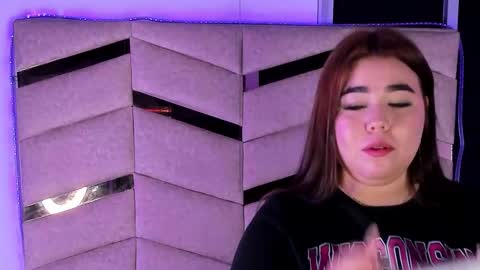 madissonlee__ online show from 30, 11, 2025