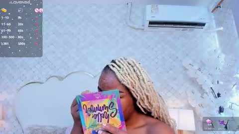 Snapshot of madissonlopez chatting on 10, 11, 2025 Madisson Lopez online show from 10, 11, 2025