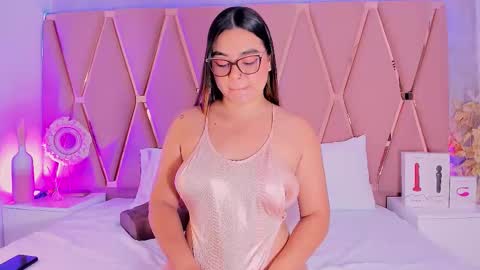 Snapshot of mady_james chatting on 21, 11, 2025 Mady James online show from 21, 11, 2025