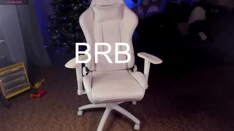 Maevee online show from 5, 1, 2025