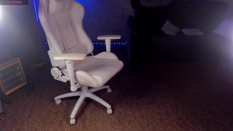 Maevee online show from 15, 2, 2025