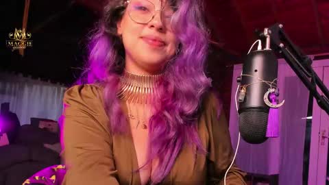 Snapshot of maggie_queen chatting on 2, 10, 2025 Luna online show from 2, 10, 2025