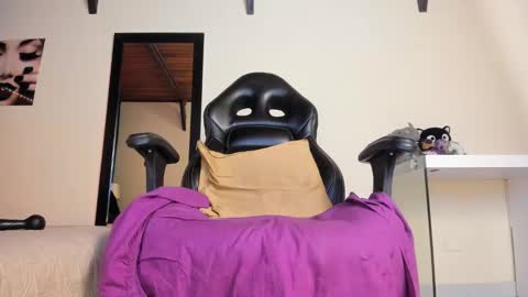   online show from 10, 1, 2025