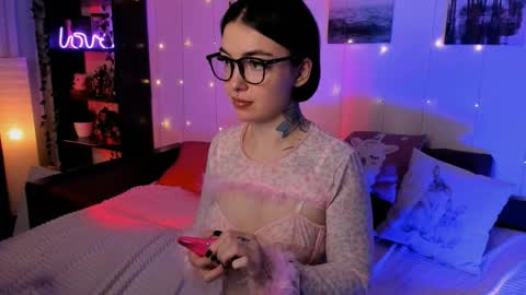 Snapshot of magic_alie chatting on 2, 10, 2025 Magic Allie online show from 2, 10, 2025