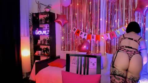 Snapshot of magic_alie chatting on 4, 10, 2025 Magic Allie online show from 4, 10, 2025