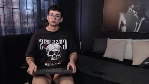 Snapshot of magic_boy01 chatting on 10, 11, 2025 Damian Rivers online show from 10, 11, 2025