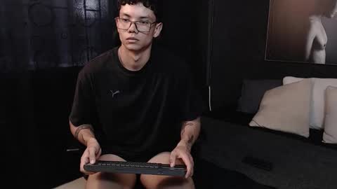 Snapshot of magic_boy01 chatting on 12, 11, 2025 Damian Rivers online show from 12, 11, 2025