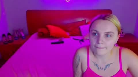 Snapshot of magiceyess chatting on 23, 12, 2024 Lili and Bella online show from 23, 12, 2024