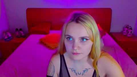 Snapshot of magiceyess chatting on 27, 12, 2024 Lili and Bella online show from 27, 12, 2024