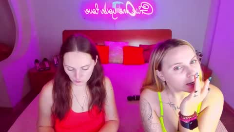 Snapshot of magiceyess chatting on 5, 2, 2025 Lili and Bella online show from 5, 2, 2025