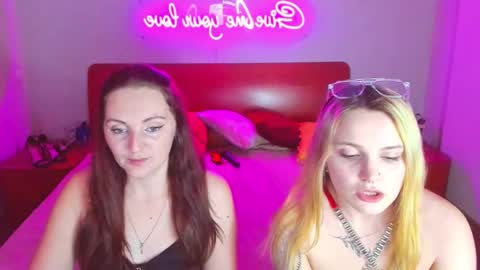 Snapshot of magiceyess chatting on 18, 2, 2025 Lili and Bella online show from 18, 2, 2025
