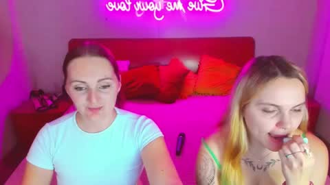 Snapshot of magiceyess chatting on 2, 3, 2025 Lili and Bella online show from 2, 3, 2025