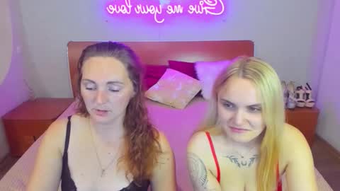 Snapshot of magiceyess chatting on 25, 10, 2025 Lili and Bella online show from 25, 10, 2025