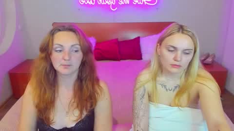 Snapshot of magiceyess chatting on 4, 11, 2025 Lili and Bella online show from 4, 11, 2025