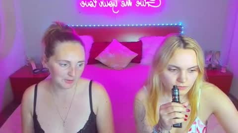 Snapshot of magiceyess chatting on 21, 11, 2025 Lili and Bella online show from 21, 11, 2025