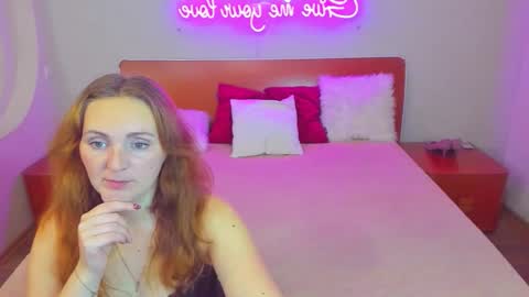 Snapshot of magiceyess chatting on 23, 11, 2025 Lili and Bella online show from 23, 11, 2025