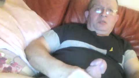 Snapshot of magicman250 chatting on 8, 11, 2025 magicman250 online show from 8, 11, 2025