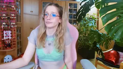 Nicole online show from 17, 2, 2025