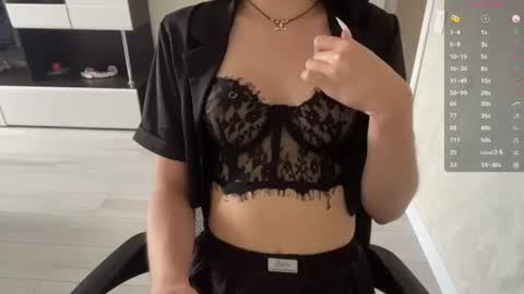 Snapshot of maiabarthe chatting on 28, 7, 2026 M I A online show from 28, 7, 2026