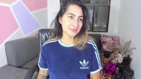 Snapshot of maiaconnor chatting on 6, 11, 2025 online show from 6, 11, 2025