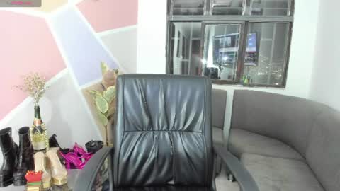 Snapshot of maiaconnor chatting on 25, 6, 2026 online show from 25, 6, 2026