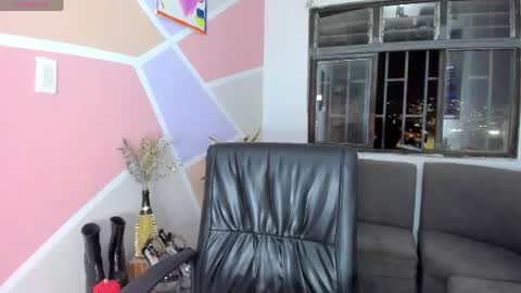Snapshot of maiaconnor chatting on 9, 7, 2026 online show from 9, 7, 2026
