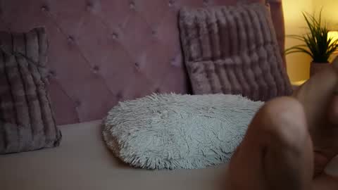 Snapshot of maiamini chatting on 9, 9, 2025 Maia online show from 9, 9, 2025