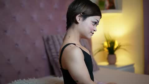 Snapshot of maiamini chatting on 18, 9, 2025 Maia online show from 18, 9, 2025