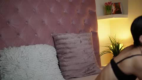 Snapshot of maiamini chatting on 26, 9, 2025 Maia online show from 26, 9, 2025