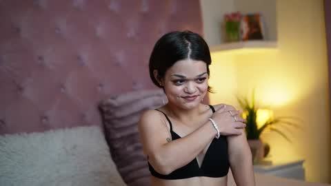 Snapshot of maiamini chatting on 6, 10, 2025 Maia online show from 6, 10, 2025