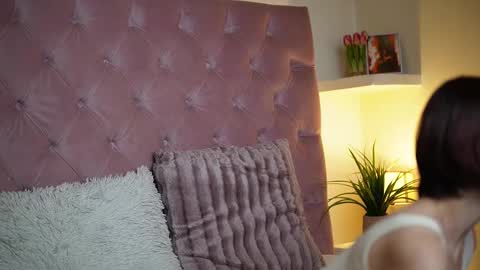 Snapshot of maiamini chatting on 21, 11, 2025 Maia online show from 21, 11, 2025