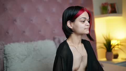 Snapshot of maiamini chatting on 14, 12, 2025 Maia online show from 14, 12, 2025