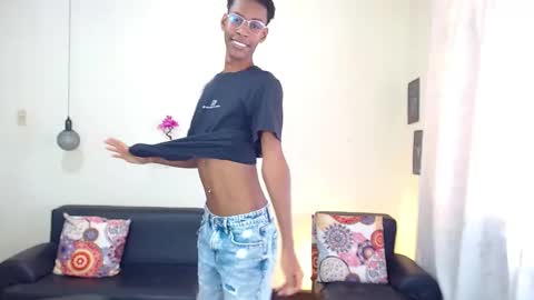 Snapshot of maiki18 chatting on 28, 1, 2025 I am Maik online show from 28, 1, 2025