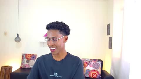 Snapshot of maiki18 chatting on 12, 3, 2025 I am Maik online show from 12, 3, 2025