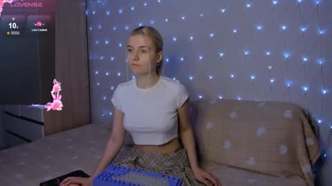 Snapshot of mailin_harrington chatting on 21, 10, 2025 Your kitty online show from 21, 10, 2025