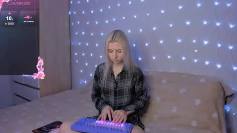 Snapshot of mailin_harrington chatting on 22, 10, 2025 Your kitty online show from 22, 10, 2025