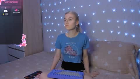 Snapshot of mailin_harrington chatting on 18, 11, 2025 Your kitty online show from 18, 11, 2025