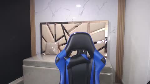 Snapshot of maily_a_ chatting on 12, 11, 2025 Maily online show from 12, 11, 2025